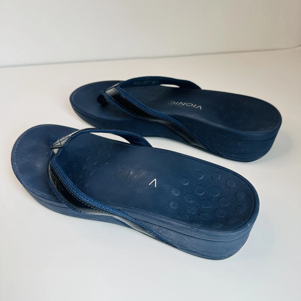 Vionic navy blue store flip flops