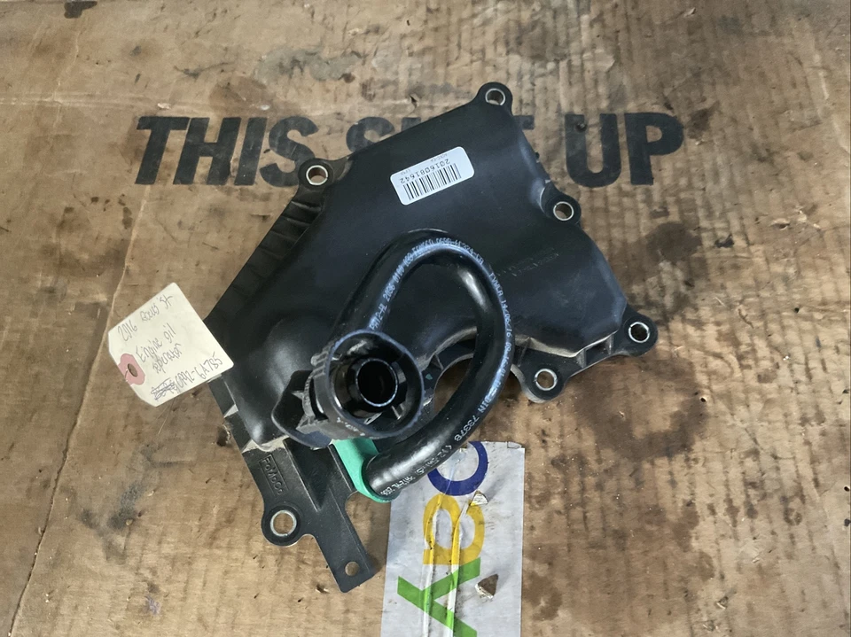 Ford Focus ST 2016 separador de aire de aceite de motor CP92-6A785 Foto 2 de 4