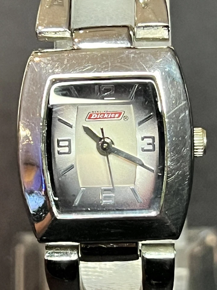 Vintage Dickies Relógio Analógico Tom Prata - TESTADO & bateria nova - Imagem 2 de 4