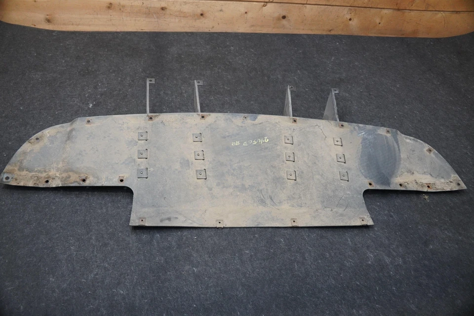 后保险杠下扩散器腹板 05290137AE 道奇 Viper SRT10 2004 — 第 2/4 张图片