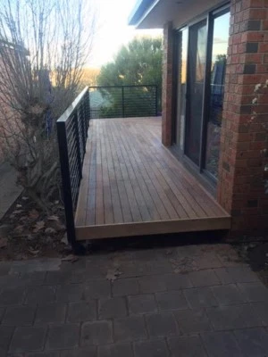 carpenter available for decks