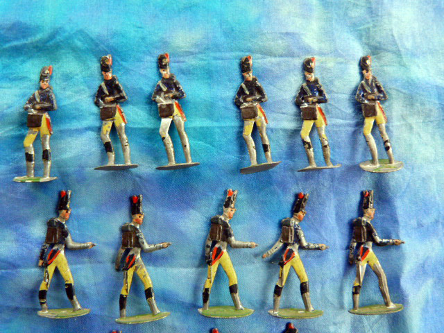 PLATS D' ETAIN Zinnfiguren Flat Tin Figure / 9 Cuirassiers 1 Carabinier