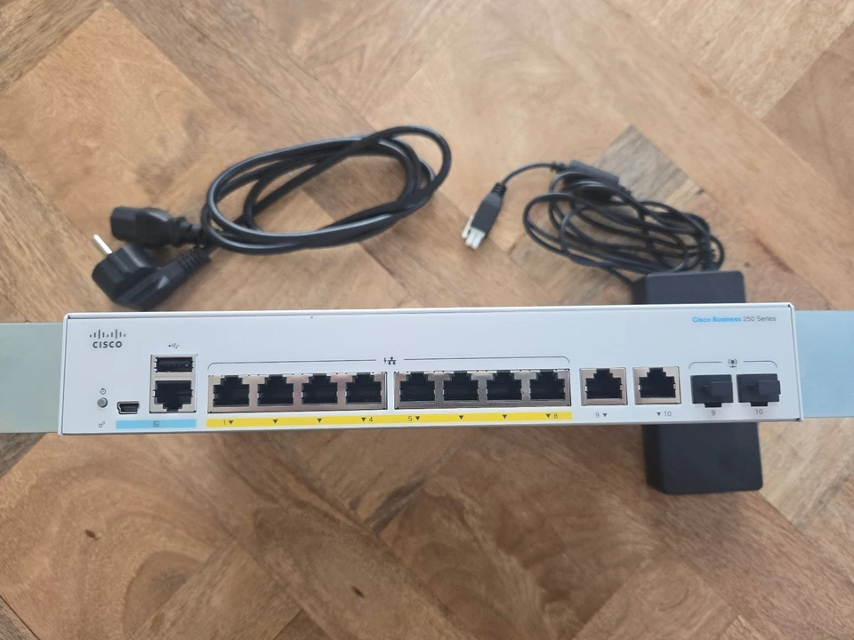 Cisco Business CBS250-8P-E-2G – Switch 8 ports Gigabit PoE+ 60 W + 2 SFP - Photo 1/2