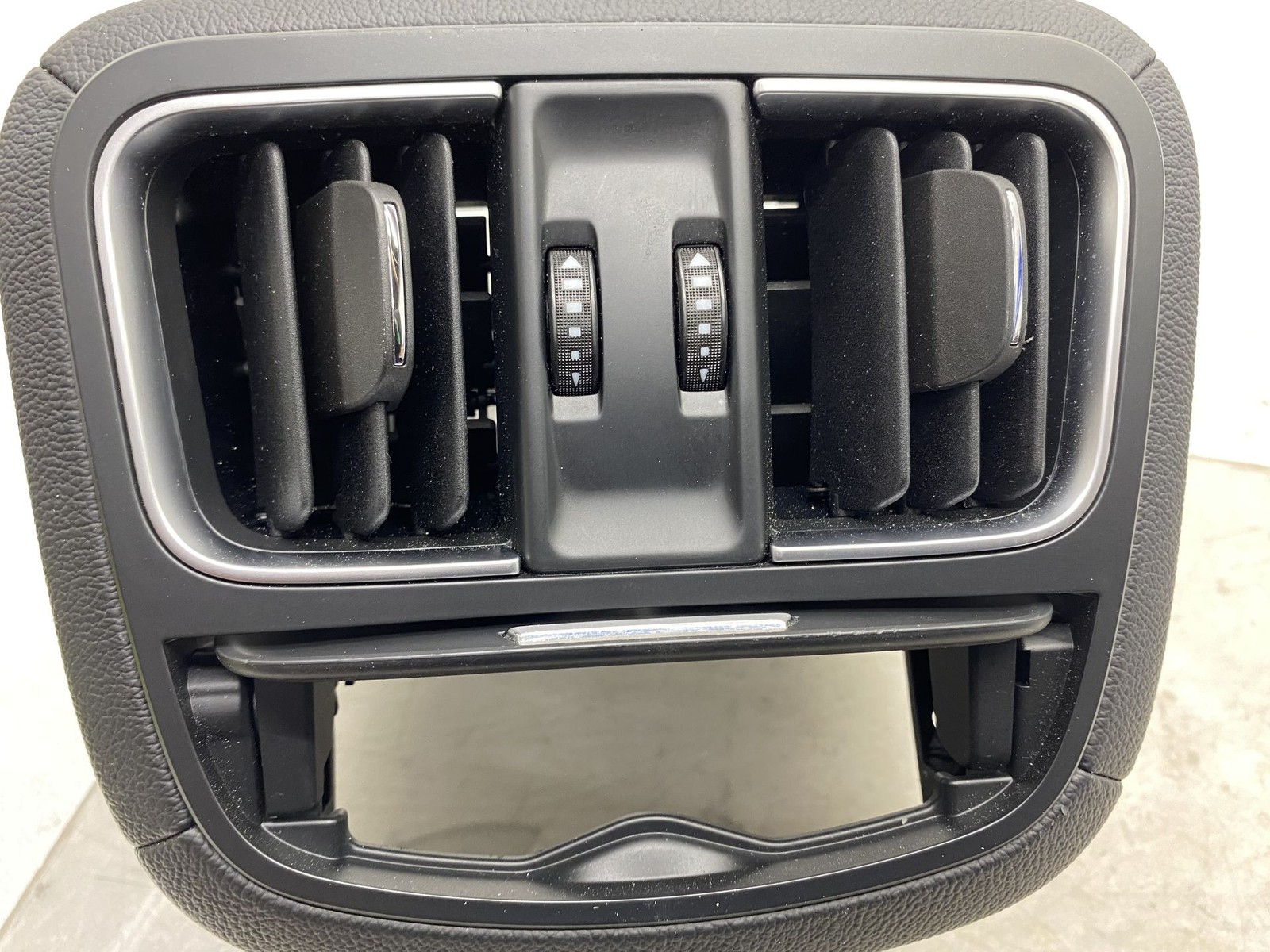 2017-2021 MASERATI LEVANTE OEM REAR CENTER CONSOLE TRIM PANEL W/ AIR VENTS