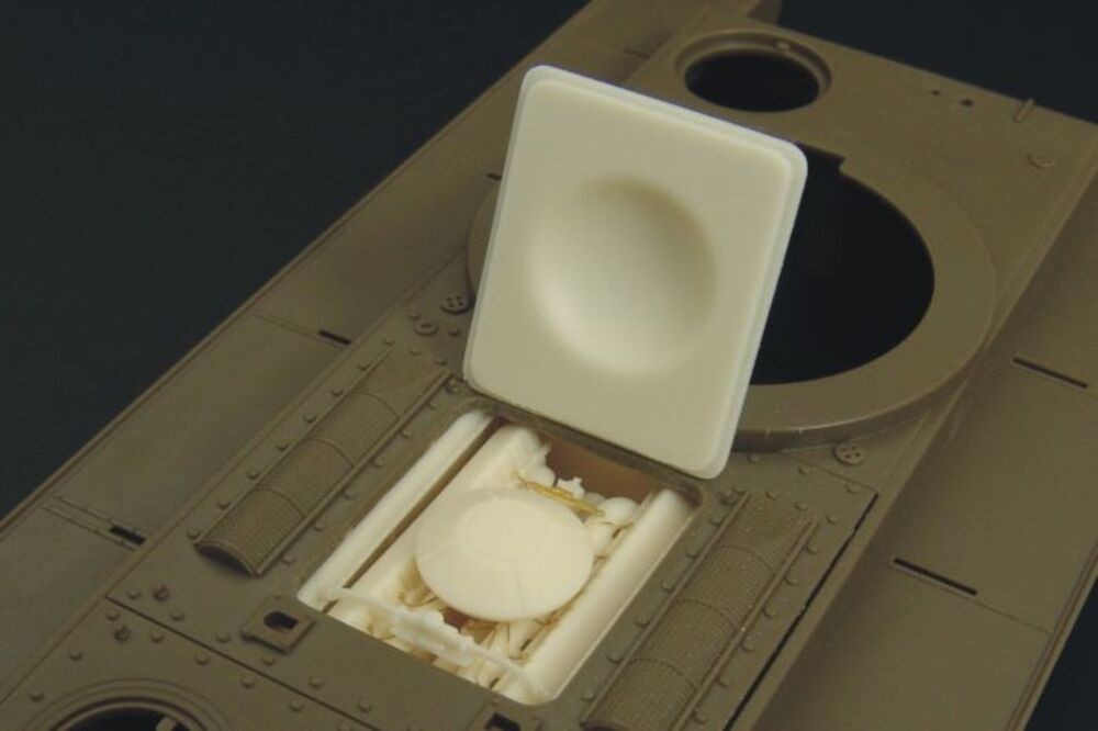 Hauler Models HLX48149 - 1:48 KV-1-KV-2 Engine - Accessories