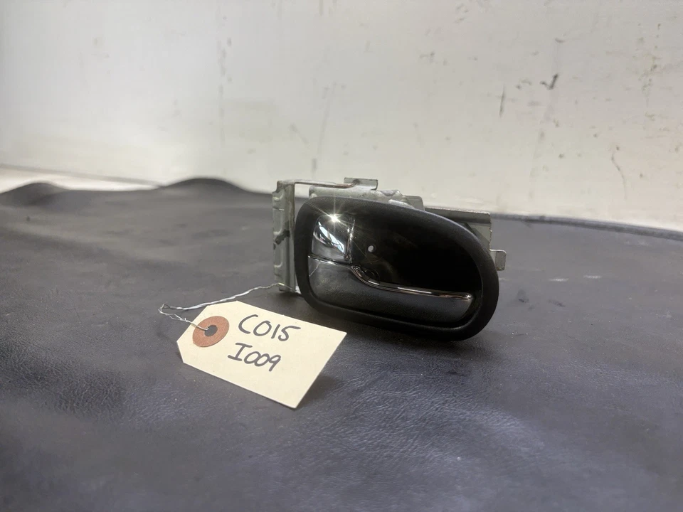 Manija de puerta Mazda Miata MX-5  Foto 2 de 3