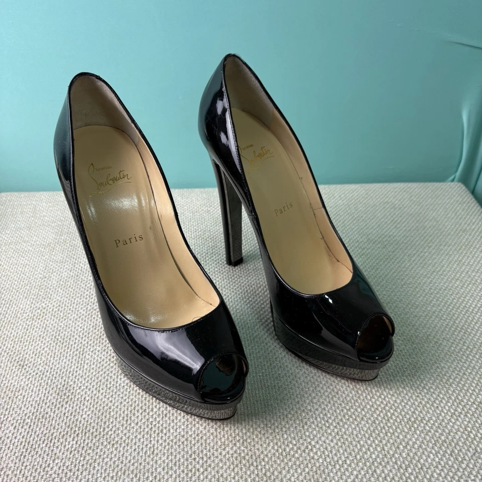 Zapatos de salón Christian Louboutin de charol para mujer, talla 39 Foto 2 de 4