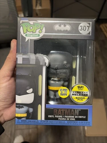 Funko Pop Digital Pop! Vinyl: DC Universe - Batman (Glow) Ultra, Hard Stack