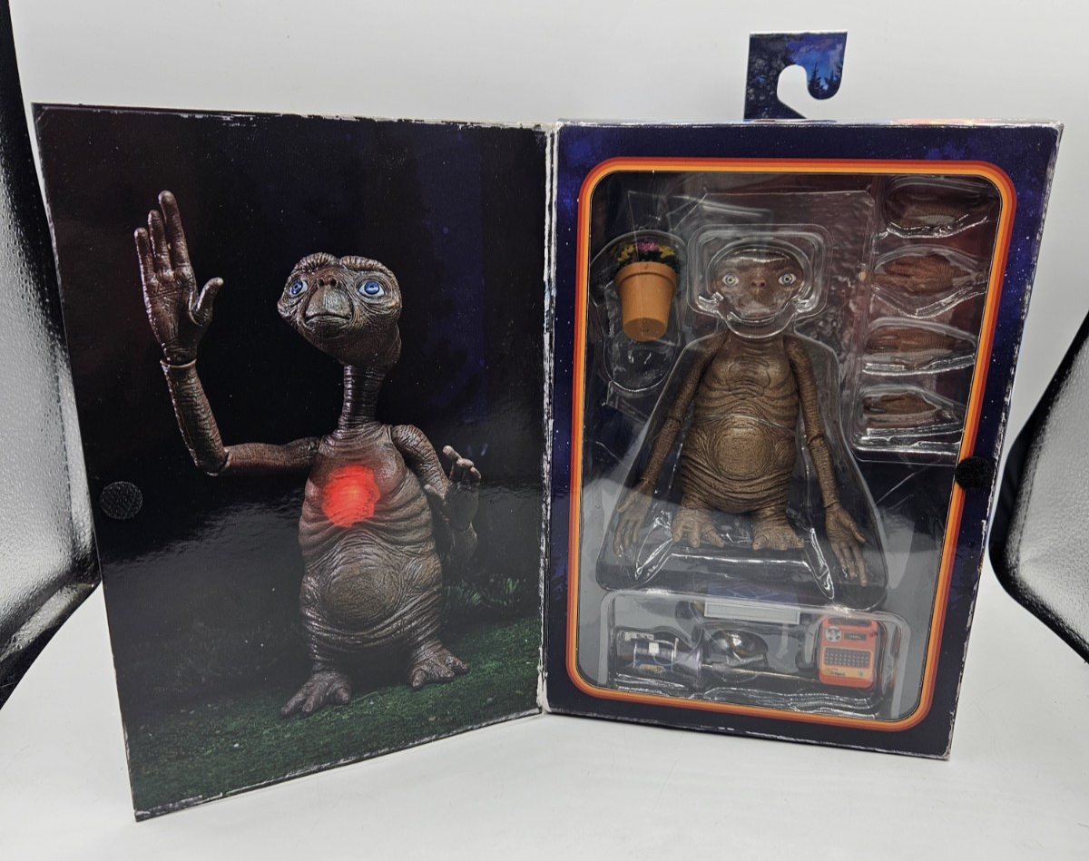 E.T. イーティー/ E.T. LED チェスト 40th アニバーサリー E.T. 40th Anniversary Deluxe Ultimate E.T. w/LED Chest 7in - BOX