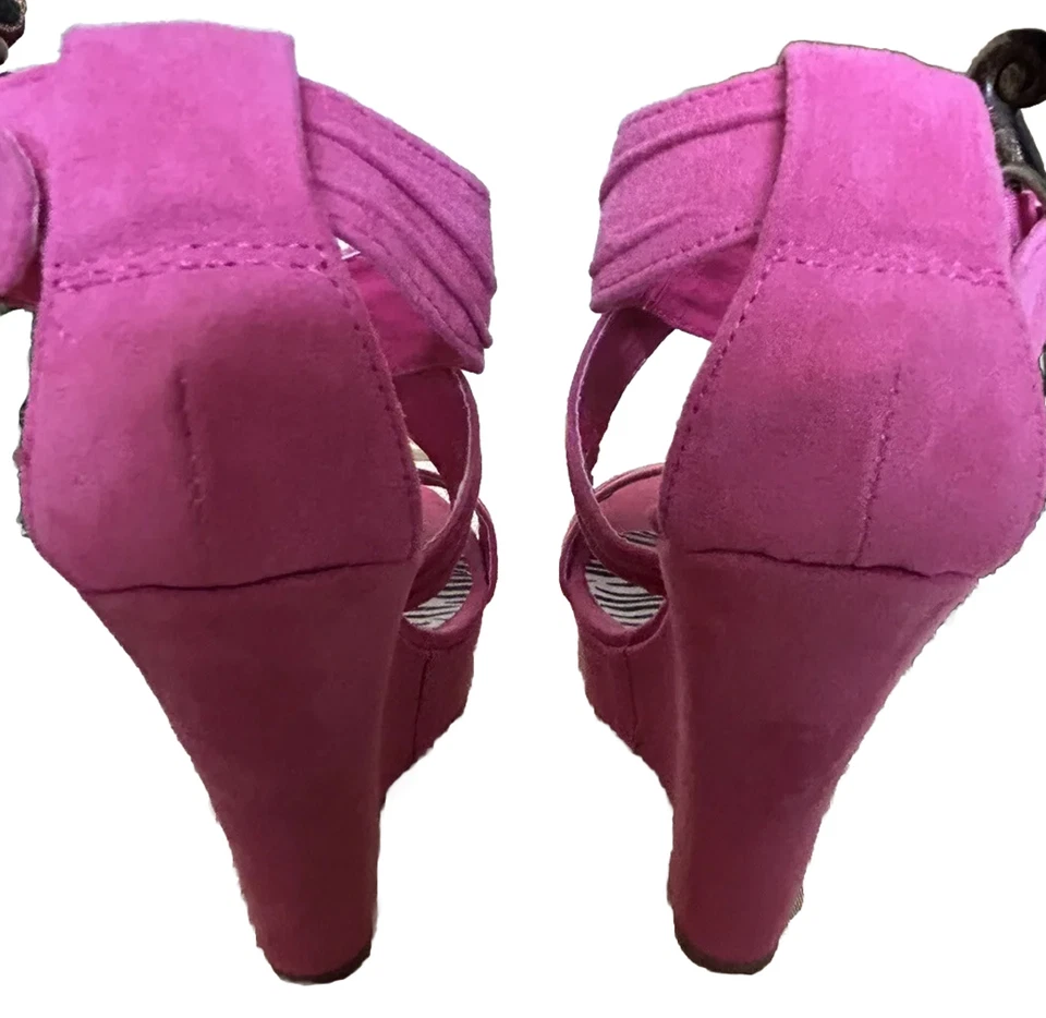 😎🩷ESTATE SALE Paprika Pink Suede Wedge Strappy Size 5.5 - Image 3 of 4
