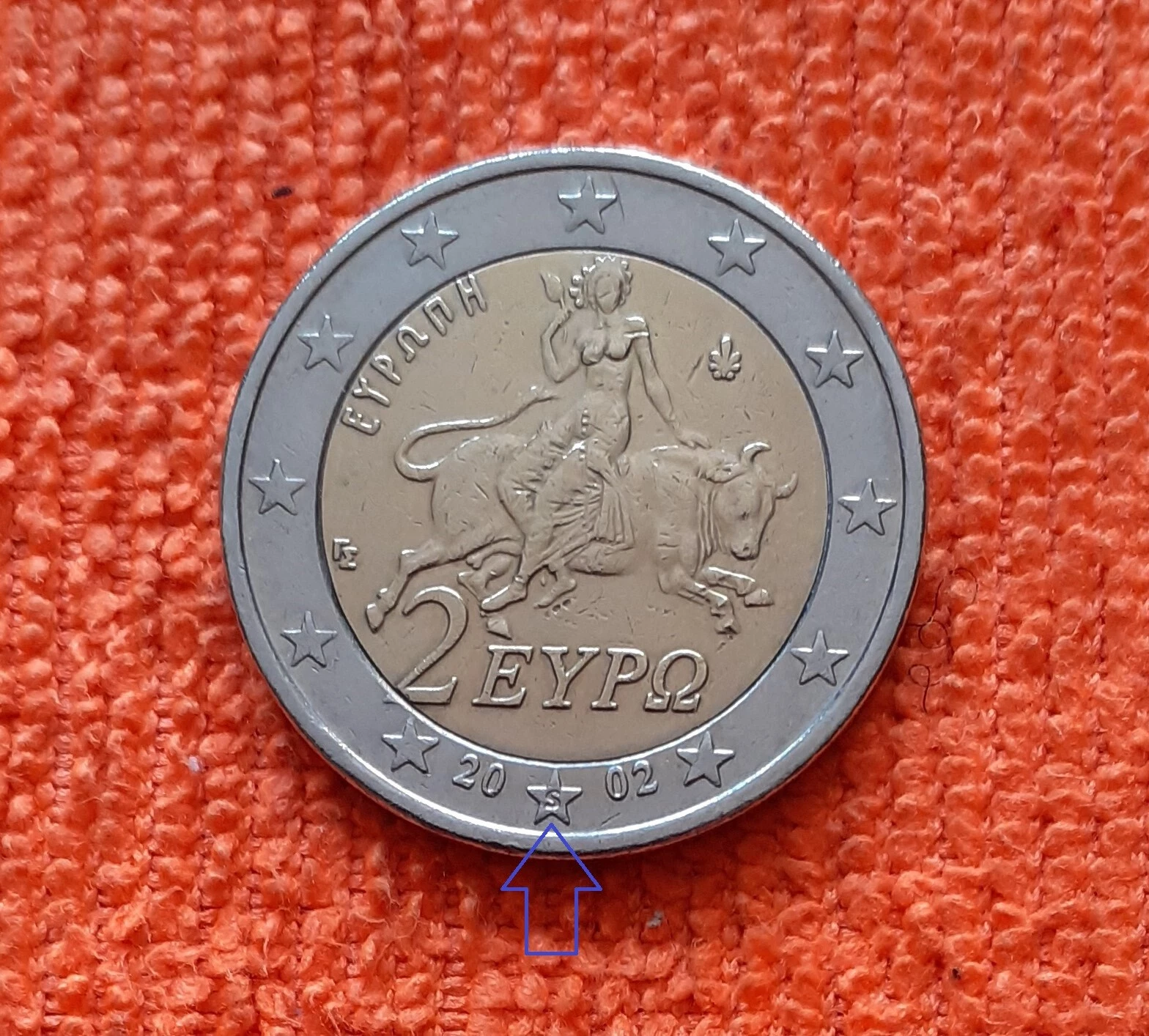 ULTRA RARE ERROR GREECE 2002 2 EURO COIN WITH *S* ON STAR - Picture 1 of 5