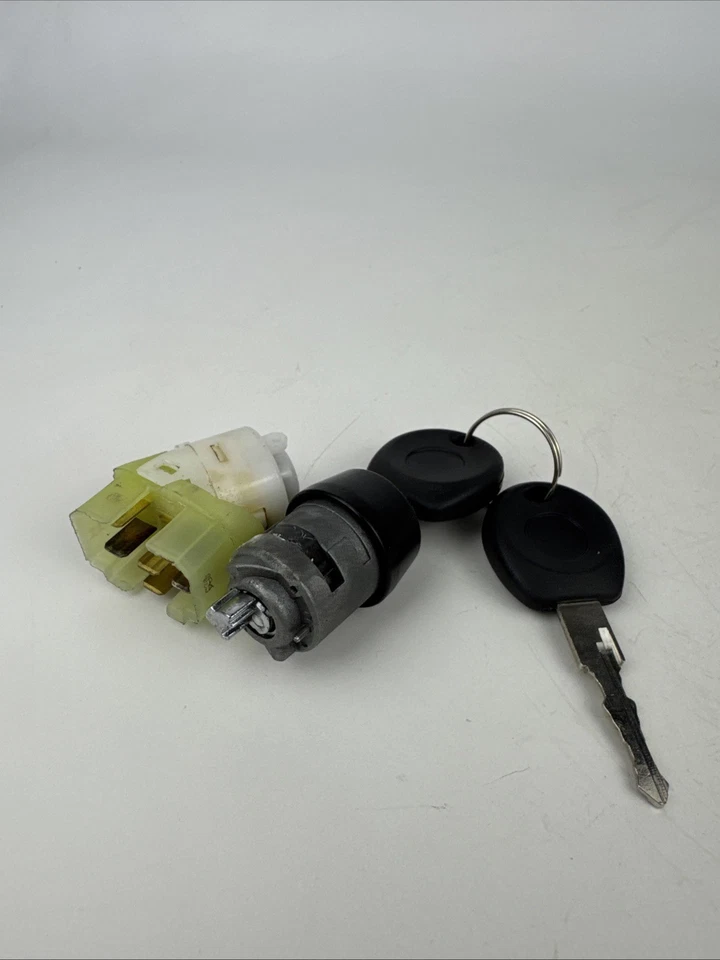 1993-1997 Volkswagen VW  Eurovan - Ignition Starter Switch and key - Image 2 of 4