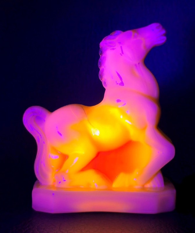 Boyd's Crystal Art Glass JOEY the HORSE #11 OLDE IVORY SLAG 4-27-81 NOS Mod Glow