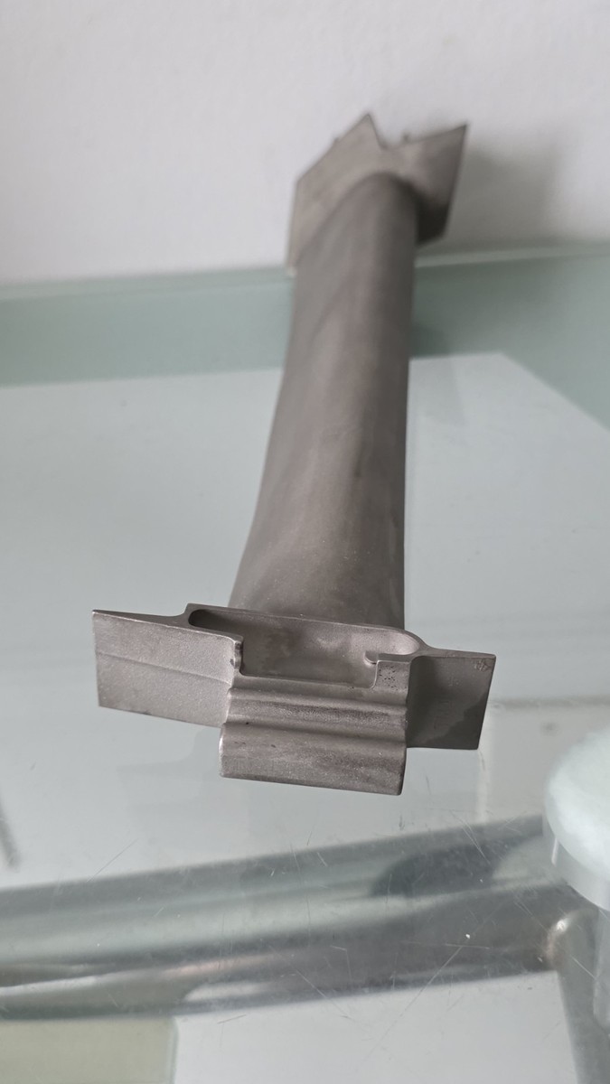 GE TURBINE CF6 ENGINE - BLADE SECTION - Part # 9373M33P - CF6-80