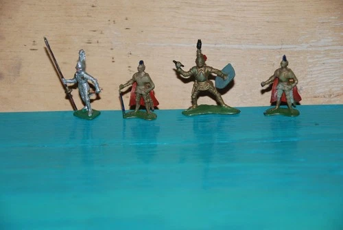 Vintage Marx 1 1/4 Inch High Medieval Knights( 4)   Stamped Marx On The Base