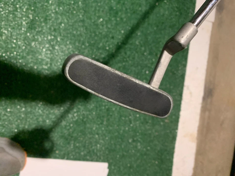 Vanquish by acuity, Mallet Putter , RH 34.5 - Image 2 of 4