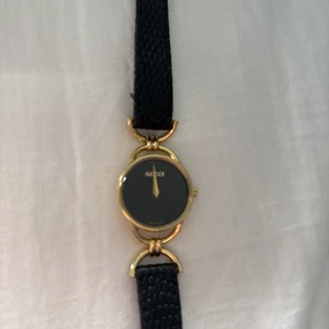 MONTRE GUCCI AUTHENTIQUE FEMME VINTAGE HABILLÉE MODÈLE EN BOITE ne fonctionne pas