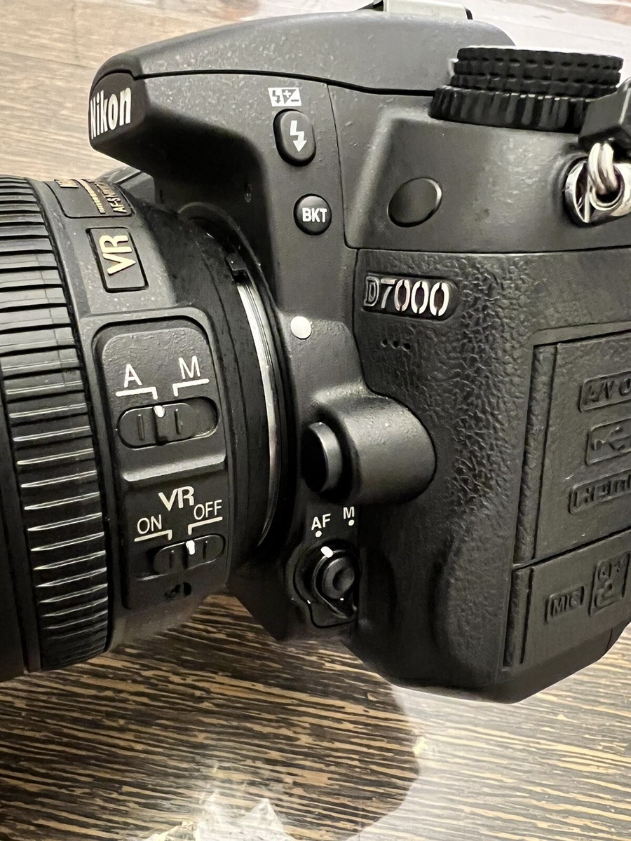 Nikon D7000 16.2 MP Digital SLR Camera Body 18-105 VR Lens