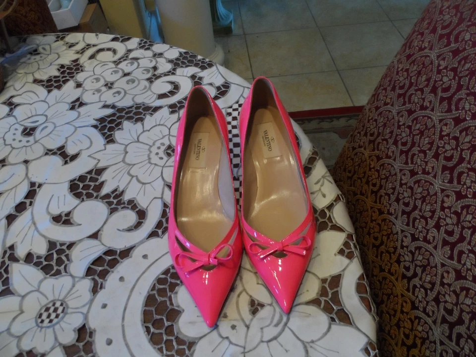 Zapatos de salón Valentino Garavani rosa neón charol gatito talla 37,5 M Foto 2 de 4