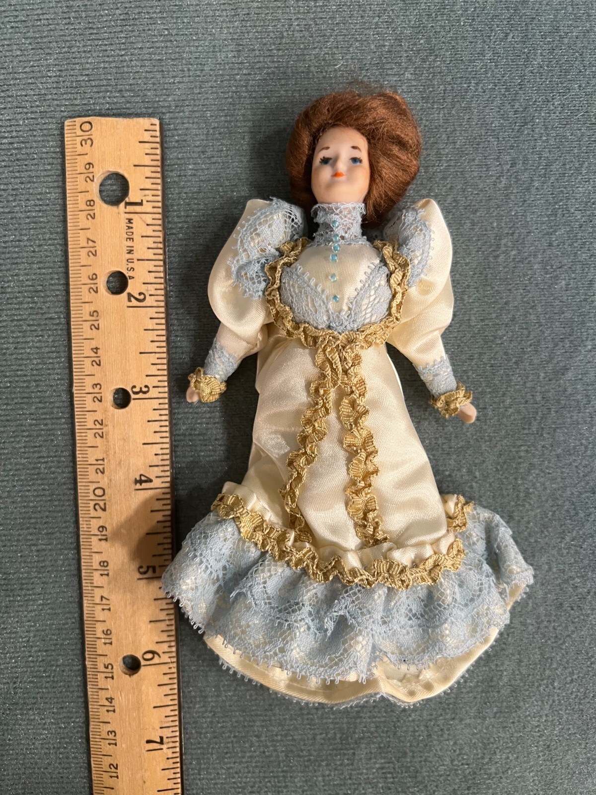 112th Scale Original Miniature Artisan Dolls House Doll Female w