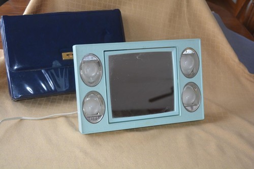 VINTAGE Mirror Go Lightly Makeup Lighted Two Sided Magnify Blue USA 1970 - Picture 2 of 6