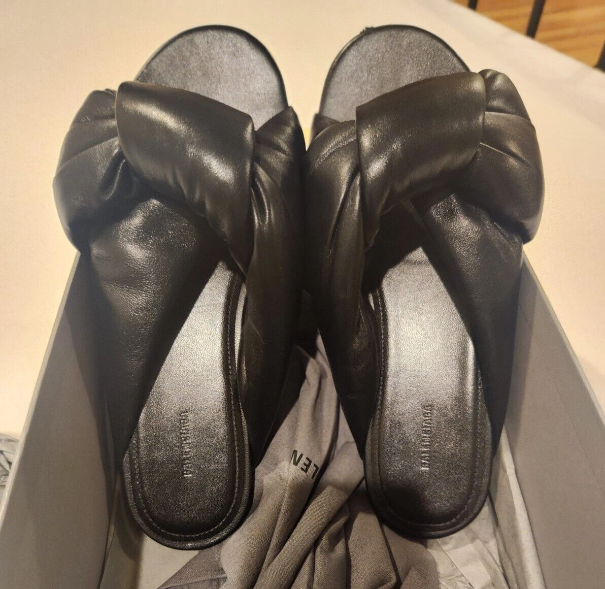 Balenciaga sandali drappeggiati in pelle con annodi neri: taglia 37