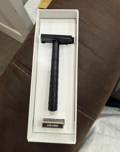 Henson Shaving AL13 Safety Razor Aluminum Black Non-Slip Grip + 5 SS Blades