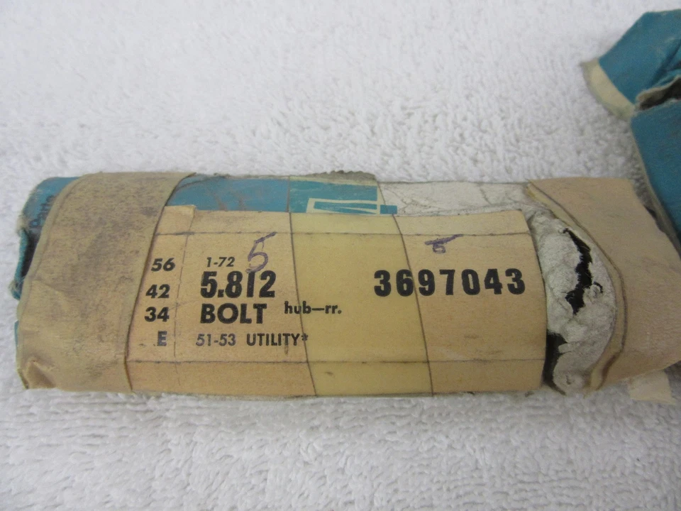 Nuevo de Lote Antiguo 1951 1952 1953 Chevrolet Camión Utilitario Tornillos de Buje Trasero GM 3697043 dp  Foto 2 de 4