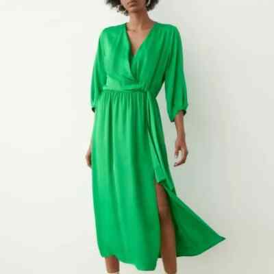 green emerald velvet dress Zara Short Puff Sleeve Round Neck Cut Out A-Line Midi Dress Green Smal –  Baystate Boutique & Consignment main image 1