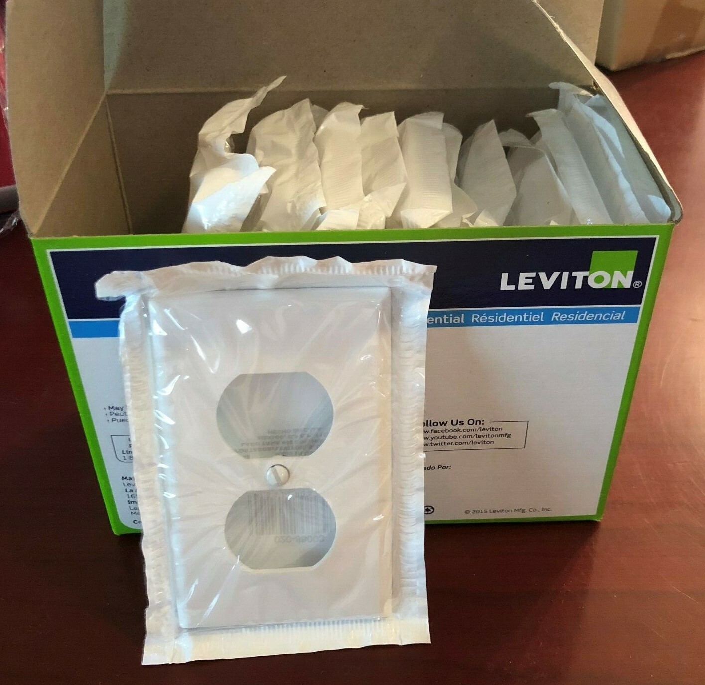 (20) Leviton WHITE Single Duplex 1-Gang Standard Outlet Wall Plate 020-88003