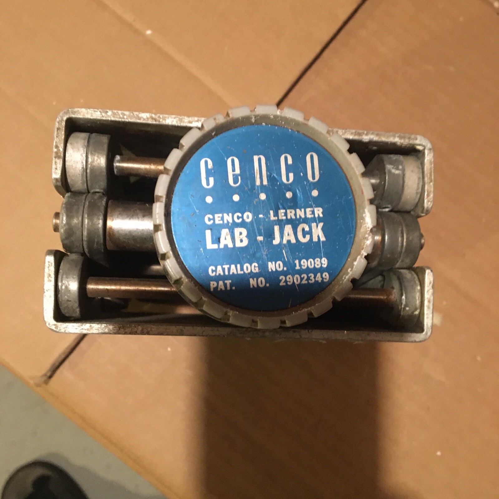 CENCO LERNER LABJACK CAT NO 19089 4 1/2" X 5 1/2" Extends 23/4”10