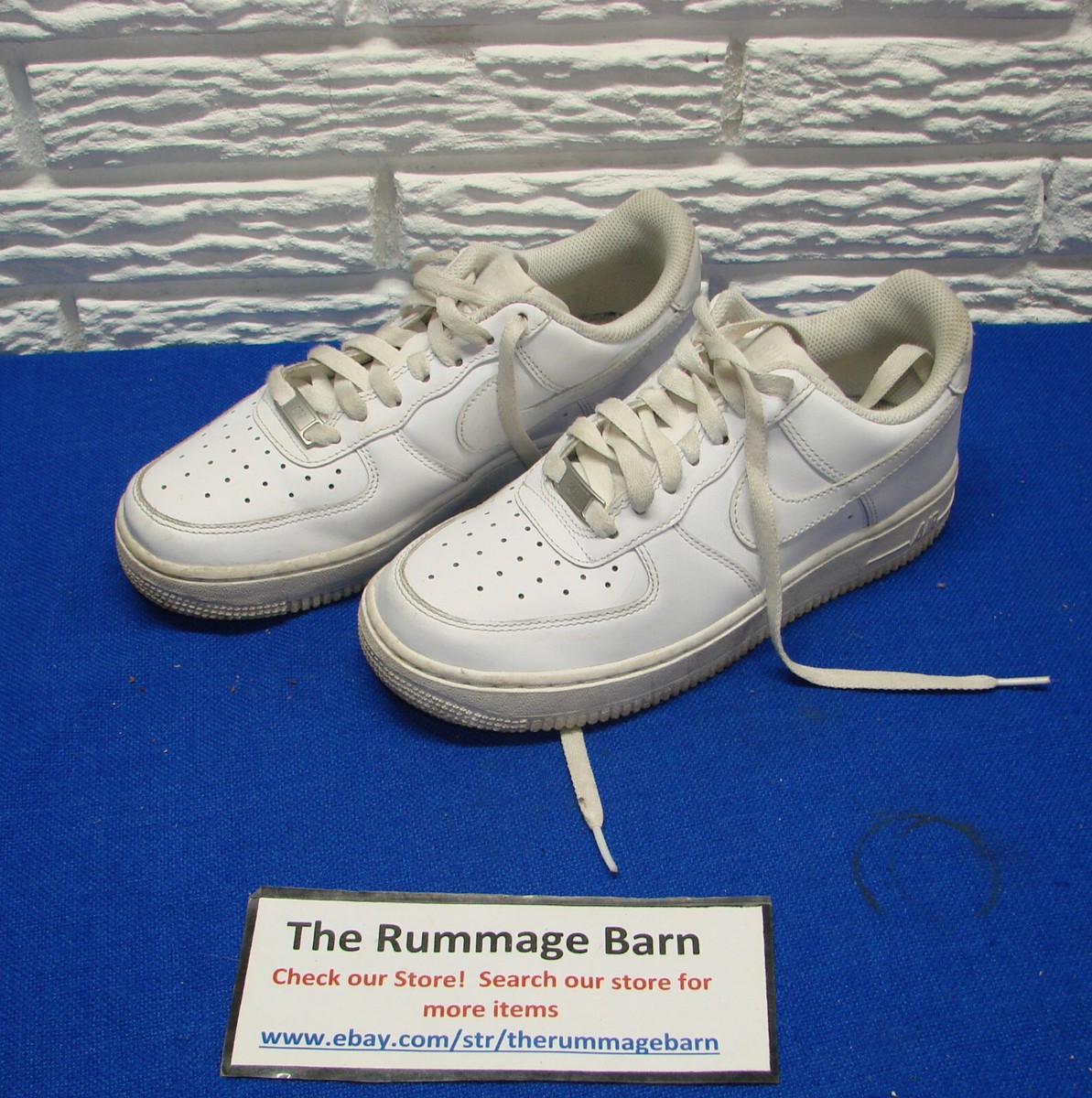 NIKE AIR FORCE SHOES --- WOMEN SIZE --- WHITE -- LOW TOP