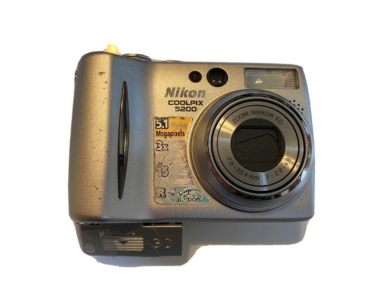 Nikon COOLPIX 5200 5.1MP Digital Camera - no battery or charger 