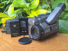 75006 Sony CCD-TR1000 Camcorder Hi8 NTSC Tested w/ Charger Battery