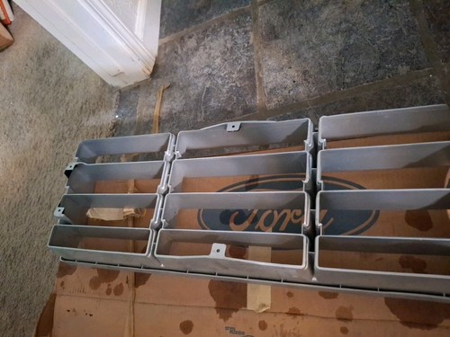 NOS 1973 74 75 FORD TRUCK HALF GRILLE F100 F250 F350 OEM D3TZ-8151-A FOMOCO - Picture 6 of 8