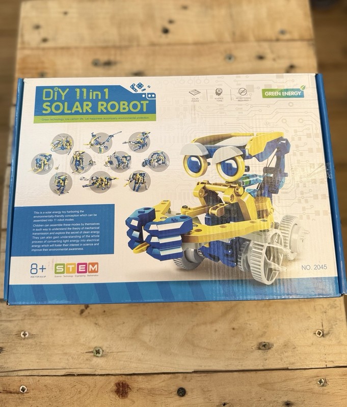 STEM Educational Toy DIY 11-in-1 Solar Robot Building Science Kit - New & Sealed