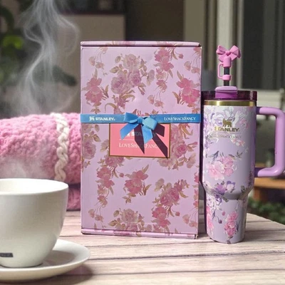 Stanley x LoveShackFancy Quencher Flowstate Tumbler 40oz HAPPY THOUGHTS PURPLE