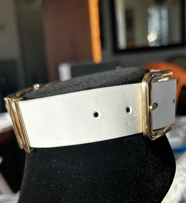 Gargantilla Escuadrón Suicida Harley Quinn Puddin Cuello Blanco con Dorado Batman Villano Foto 4 de 4