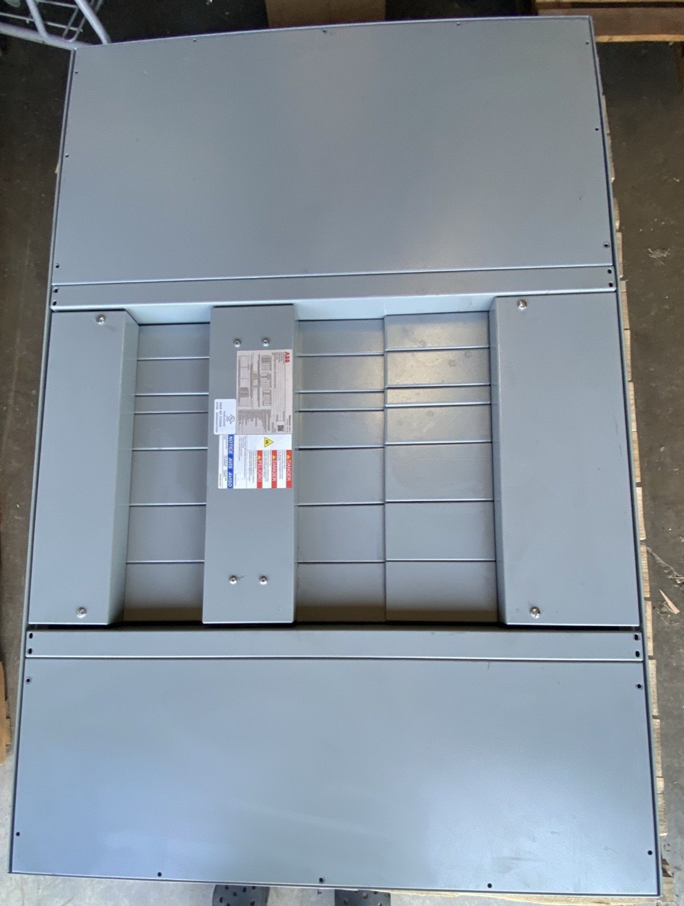 ABB ReliaGear Next 600 amp 600v Panel 3 Phase 4W Indoor IN1606NN3H2