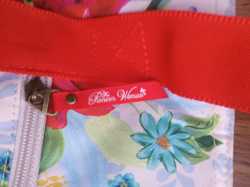 The Pioneer Woman Insulated Lunch Bag Tropical Flower Red Straps - Image 4 of 4