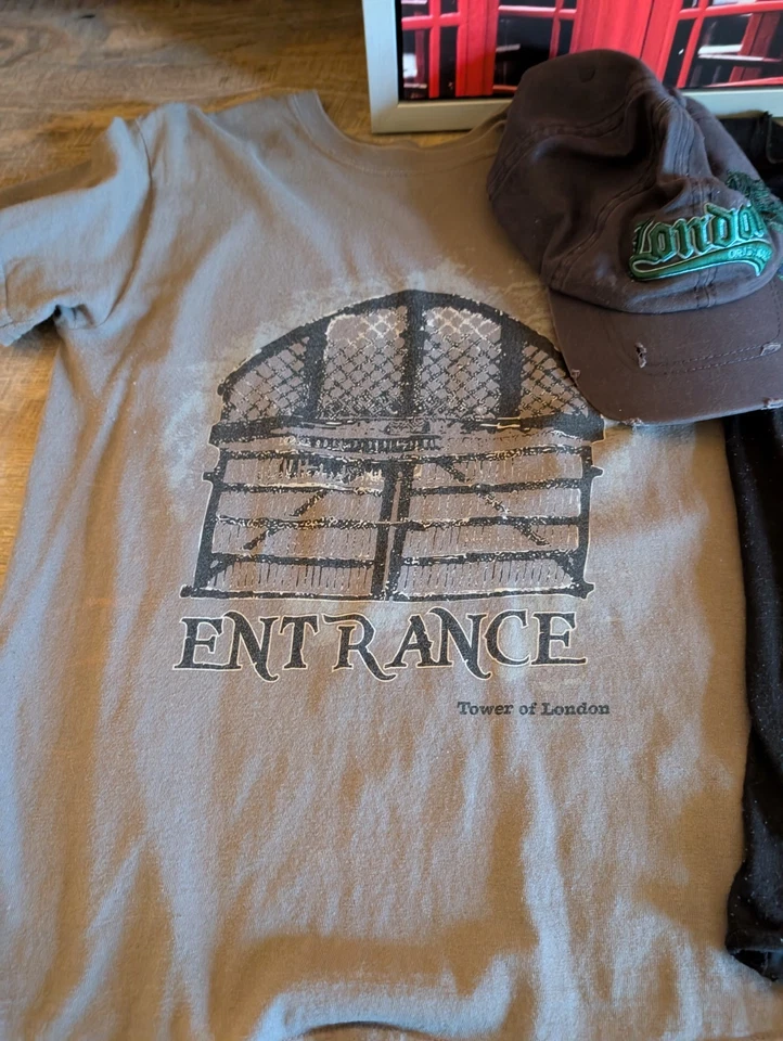 Conjunto de viaje Londres Reino Unido: camisetas, gorra de béisbol y obras de arte Foto 3 de 4