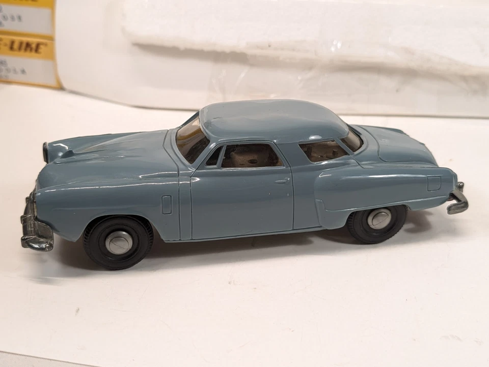 1952 Grey Studebaker 2 Door 1/24 Scale Toy Wind-up Dealers Promo Car NICE - Image 4 of 4