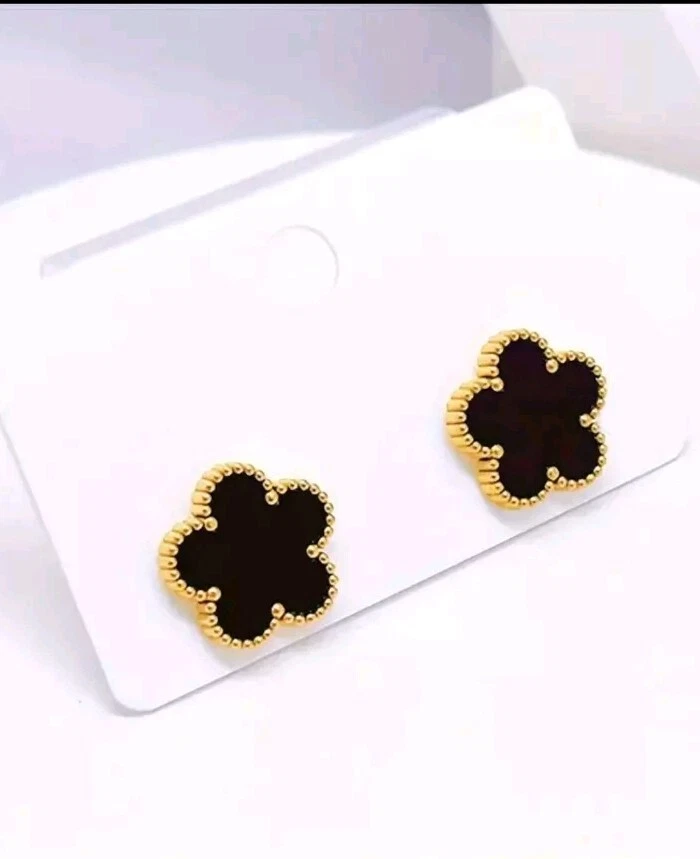 Aretes Flor Trébol De La Suerte Negros Y Oro  Acero Inoxidable  Chapado Oro 18k - Image 3 of 4