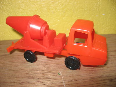 Blister Injectaplastic Berliet Stradair – 4 Camions Neufs – 1/43 – Carton Abîmé
