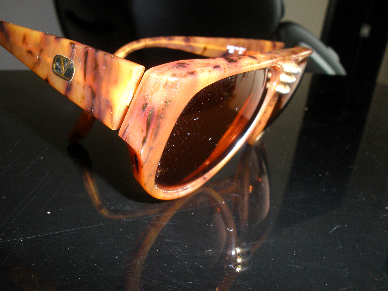 RARE FIND COLLECTORS VALENTINO LADIES VINTAGE V LOGO BROWN SUNGLASSES image 2