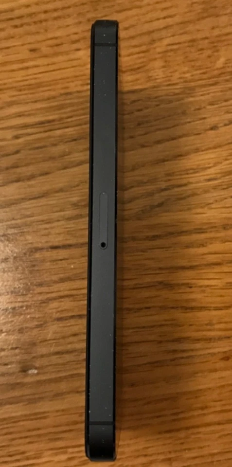 iPhone 5 16GB Black Unlocked in original box Model 1429 - Image 4 of 4