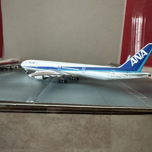 Phoenix Models 400 scale die-cast model ANA B7773ER Commercial Airliner JA732A - Picture 19 of 21