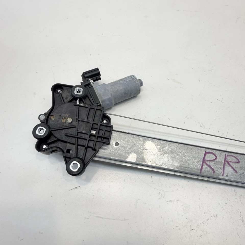 OEM 2016 - 2022 HONDA PILOT REAR RIGHT SIDE DOOR WINDOW REGULATOR W/ MOTOR - Image 4 of 4