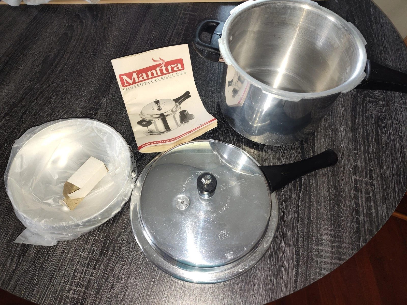 Manttra Pressure Cooker 25100 5.4 Qt Pot Lid Regulator Aluminum Basket Manual