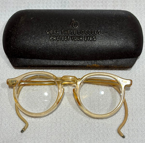 1940s - 60's Vintage OA American Optical ROUND EYEGLASSES GOGGLES + Metal Case